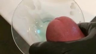 Cumshot in Cocktailglas