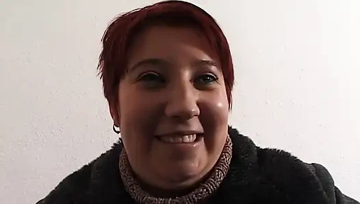 Pelacur trans Ahegao fingering pantat sambil membelai kontol