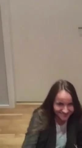 Jana show on Camera her sexy toes