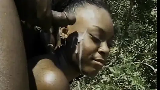 Ateşli kaltak yürüyüş parkurunda sikiliyor