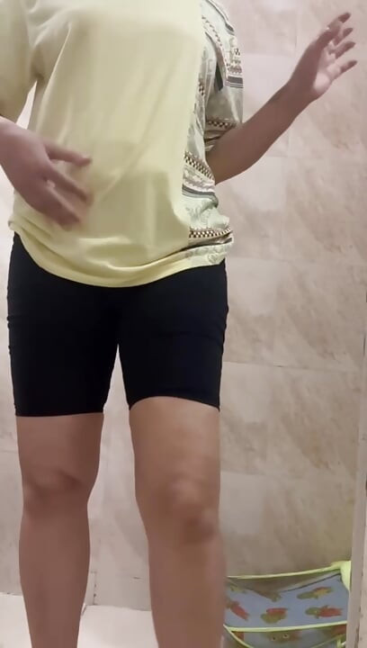 Hot Indian Milf Fucking a Banana