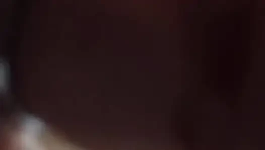 Yakın çekim amcığını yalıyor