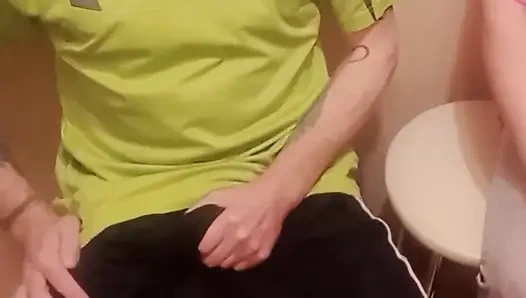 Bir kadın yarağımı sıvazlıyor yakın çekim