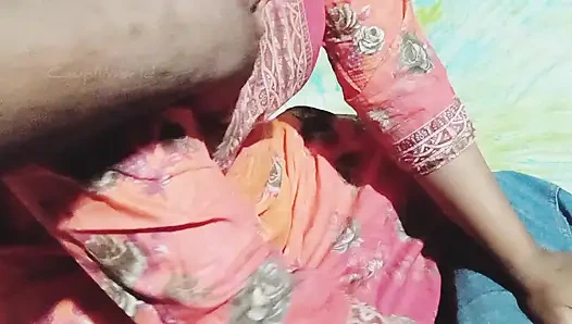 Hot Desi Boudi and Clener Sex Video