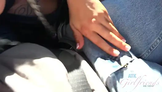 Kencan Kenzie reeves dan sensualitas merokok di bak mandi