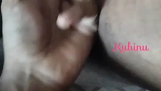 Köylü kadınlar Vegaina parmaklıyor