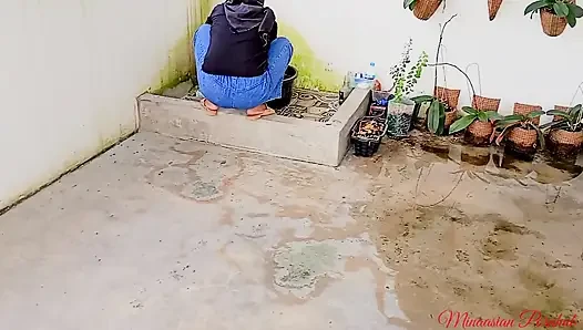 Pertama kali ngentot sama bu guru indonesia di kamar kos (cerita creampie indo)