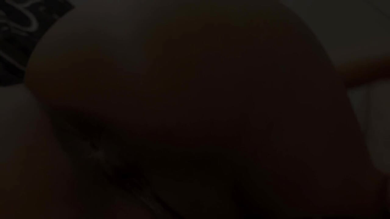 دو انگشت تو کونش و یه کیر تو دهنش