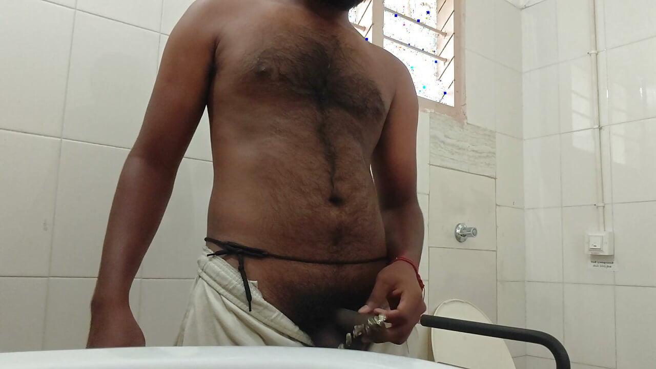 XHard - হান্টার গ্রামে প্রস্রাব পান