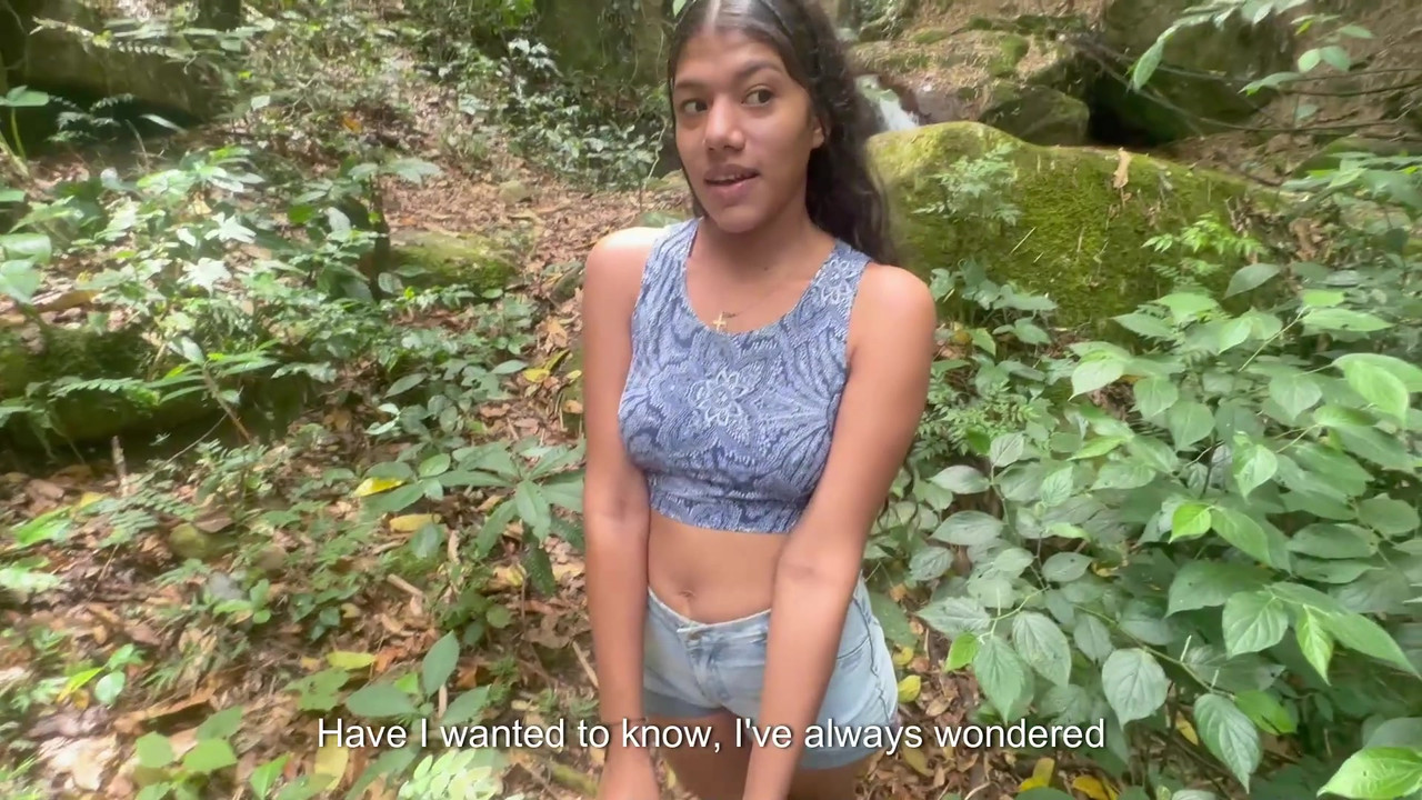 我和害羞的继妹一起去树林里徒步旅行，最后我们狠狠地操逼，直到我射在她的屁股上