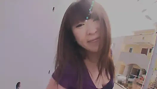 Seksi hatun büyük bir yarakla amcığını derinden siktiriyor ve boşalıyor