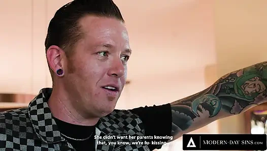 Modern zamanların günahları - yığılmış orta yaşlı seksi kadın Katie Morgan azgın üvey oğlunu sikiyor