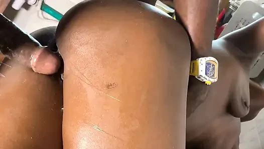 Minyon kız arkadaşımı kitcheb dolabında ve fışkırtana kadar kapıda seks salıncağında siktim