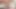彼女は笑いながら、彼の哀れな小さなペニスを手で動かす