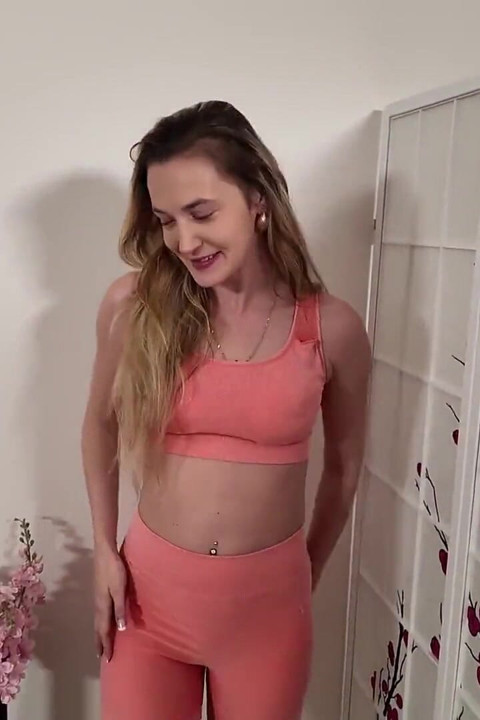 Blonde Hottie Fucks for Creampie