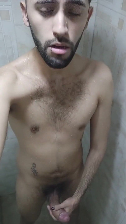 在淋浴时撸管, 想着你