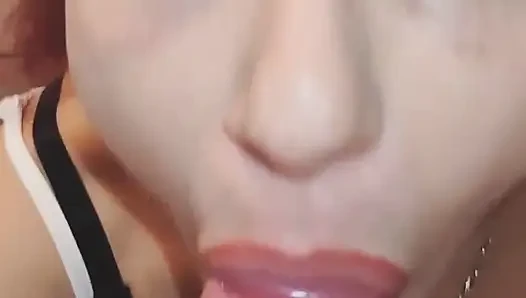Toller blowjob, sperma in mund und gesicht.