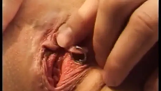 Милфу из Германии трахнули в обе ее дырки