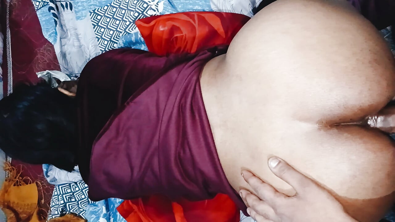 Ινδή γκόμενα με μεγάλο κώλο γαμιέται σε σκληρή στάση στα τέσσερα με καθαρή φωνή Χίντι