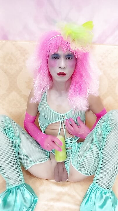 Oanh Le transgender wearing sexy clothes porn cucu too much pleasure