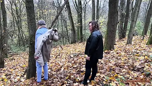 Dominatrix Nyonya April - pemukulan forrest