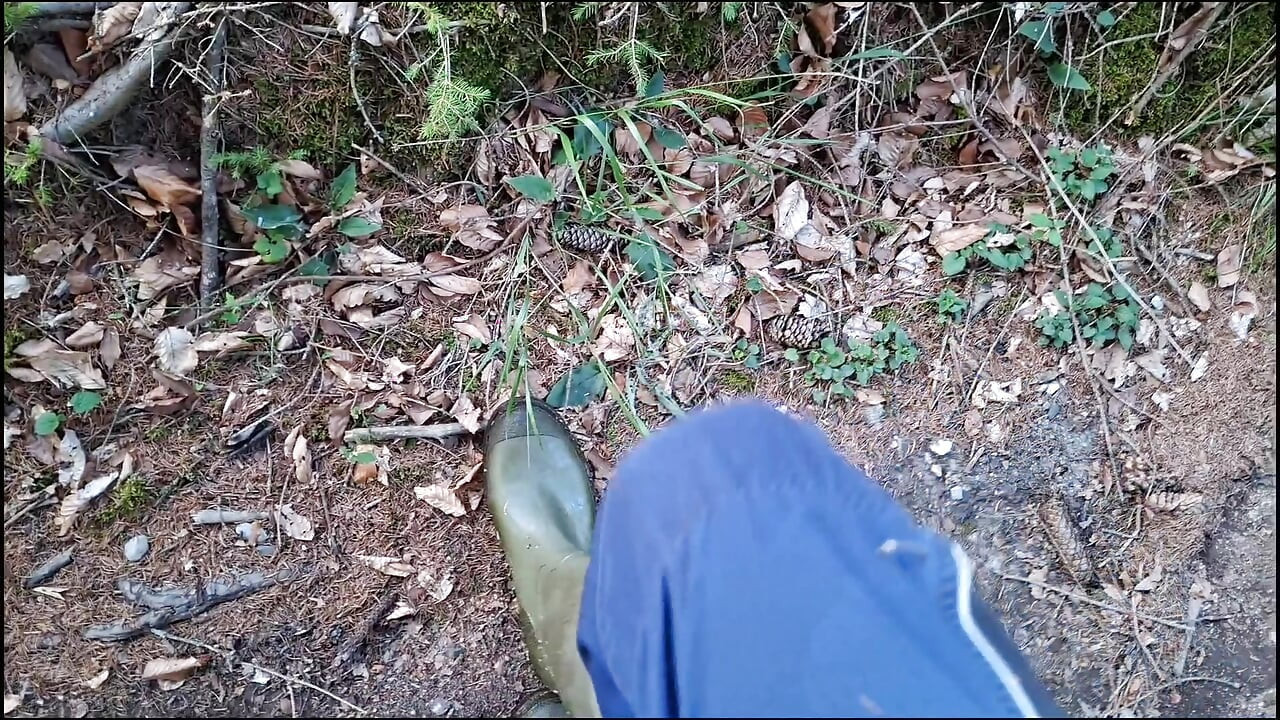 Teen masturbates riskily in the forest