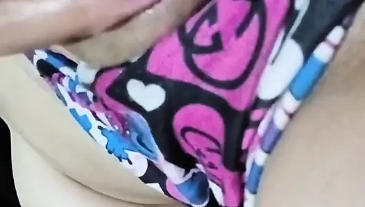 Jangan crot di dalam dong! Gosok aja memek beblukmu!