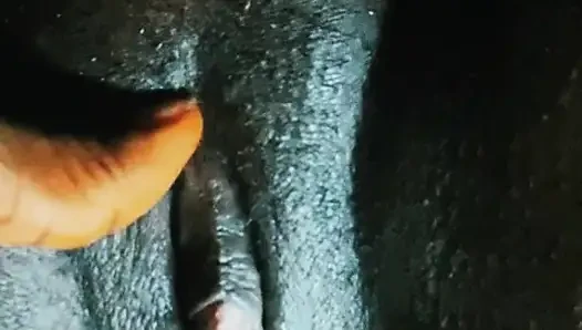 SweetAngles. Orta yaşlı seksi kadın ıslak amını parmaklıyor