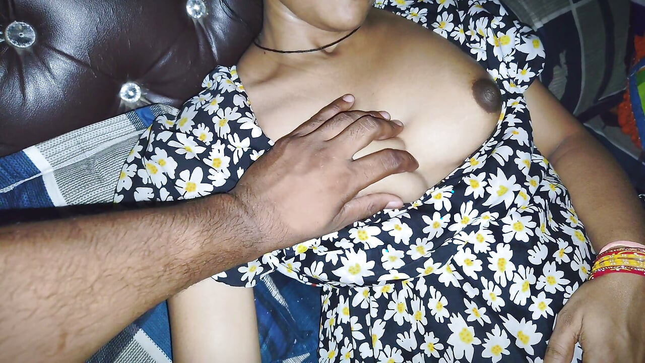 Bhabhi bertetek besar panas menghisap batang basah dengan keras untuk pancutan mani dalam mulut