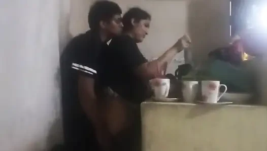 Pembantuku ngentot di dapur (istriku baru ketemu sama kami)