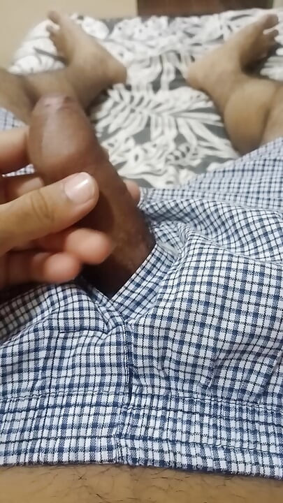 J’adore me toucher et je ne peux m’empêcher de le toucher aussi