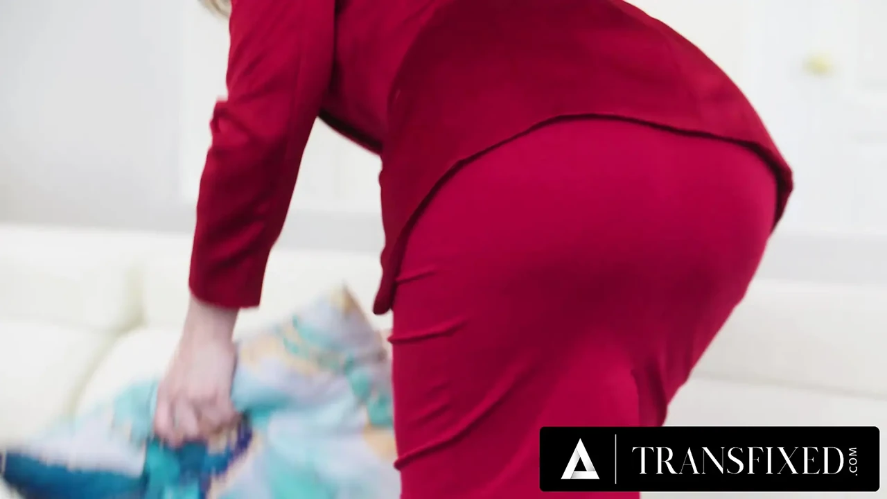 TRANSFIXED – Trans Real Estate Threesome With Little Puck And Jewelz Blu Ends In Hardcore Anal