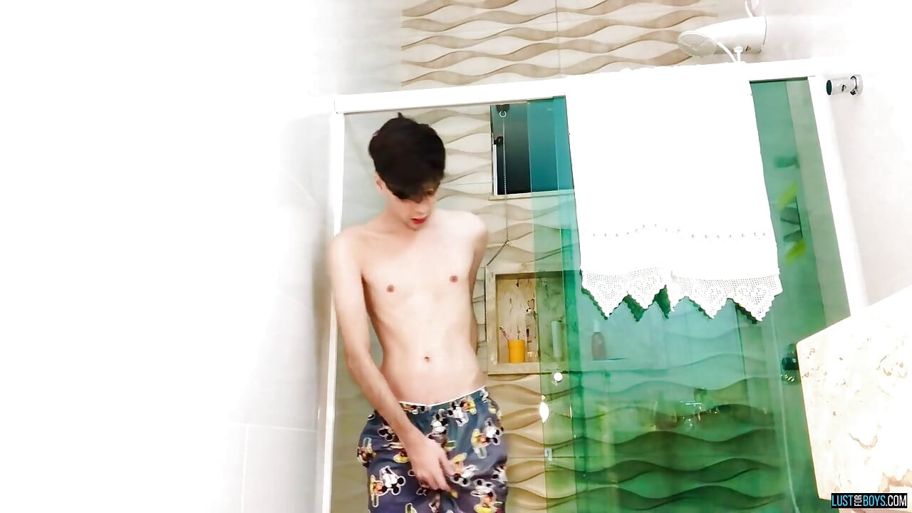 Twinky Teen in the Bathroom
