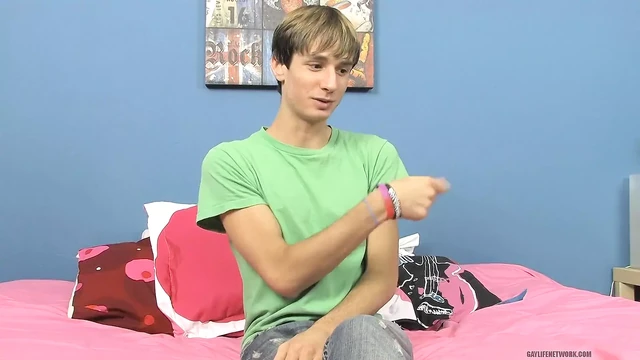 Sexy Twink Nathan Stratus Talks About Big Dicks