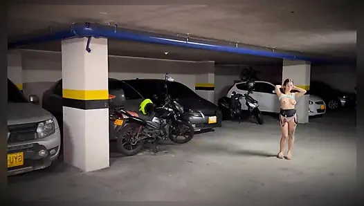 Saya Membayar Uber Dengan Blowjob Dan Bercinta Di Tempat Parkir Gedung Saya