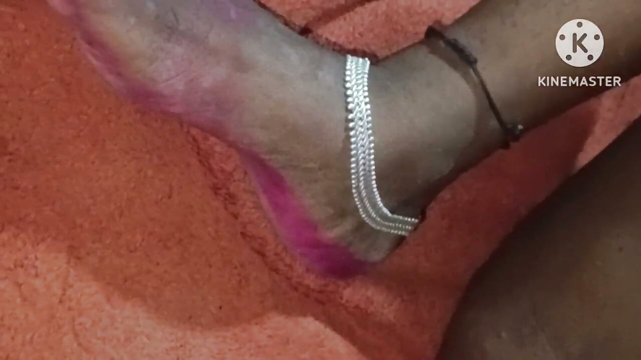 Gaon ki Bhabi ki chut ka Pani nikala