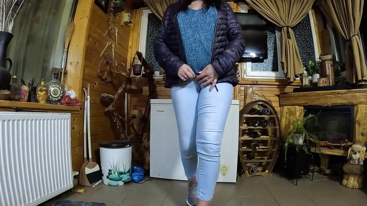 Cameltoe MILF Dances, Teases & Pees in Her Jeans - Wet Fetish Fantasy 335