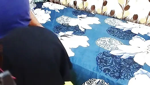 Ngentot aku tunangan pertama kali di pantatnya