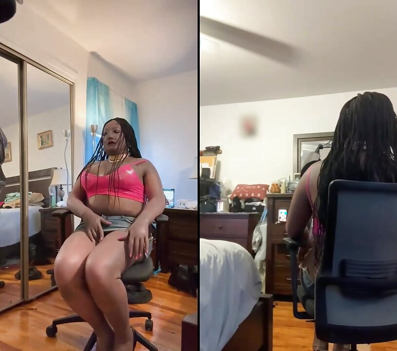 Nena negra Danae en una minifalda super pequeña frotando su coño