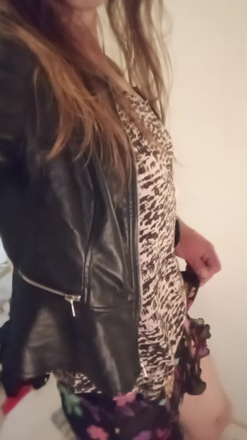 Sissy crossdresser u seksi donjem rublju