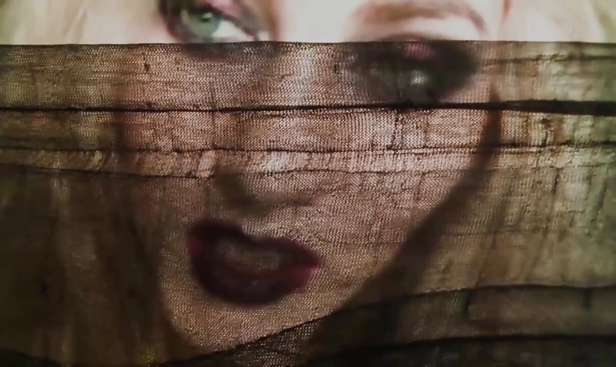 被压入我的尼龙服