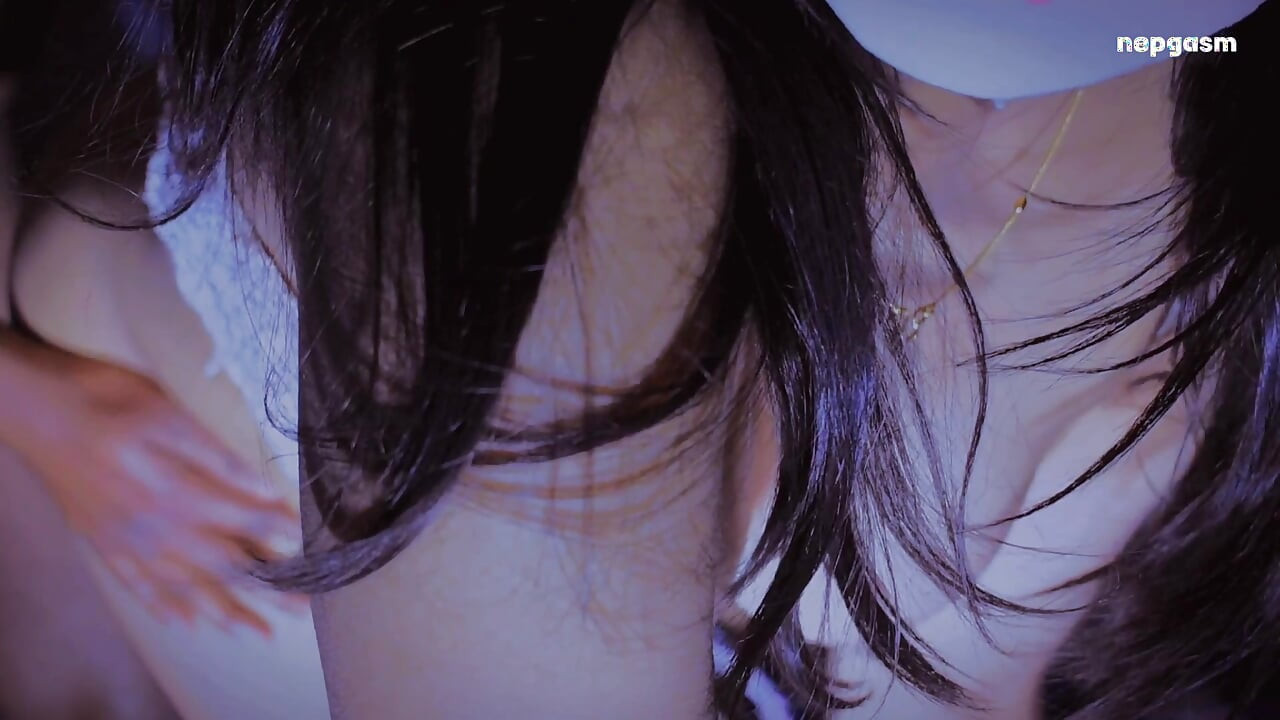 Dashain Ma Tika Thapnu Bhanda Pahile Puti Thaapeko