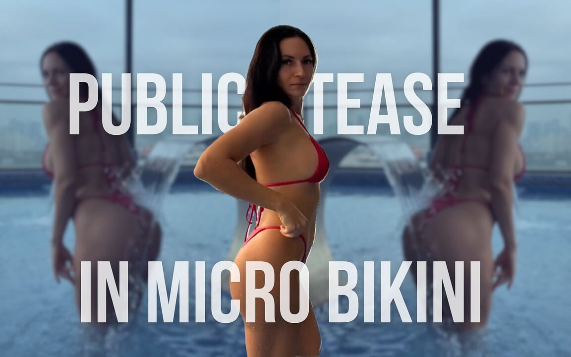 Veřejné Škádlení V Mikro Bikinách V Bazénu