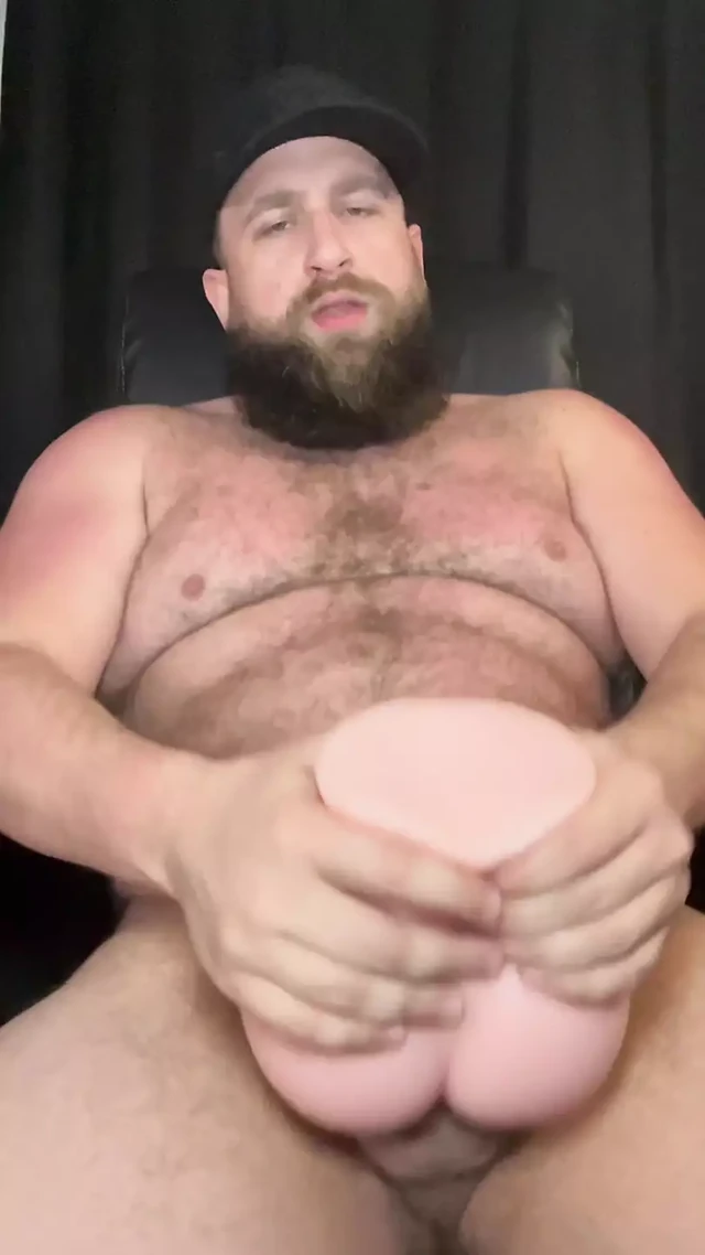 Verbal Sunburnt Daddy Bear Fucks His Toy Pussy