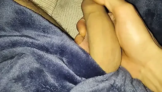 Dev yaraklı adamın onu spermiyle oynarken nasıl yakaladığına inanamayacaksınız