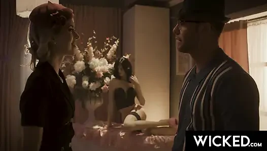 Wicked - 1950'lerin sarışın Jill Kassidy iç çamaşırı dükkanında sakso ve sikiş