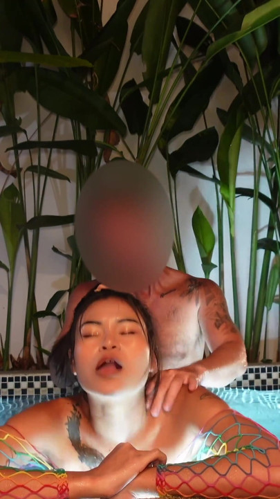 Asiansexdiary χύνω σε βυζιά με τεράστια βυζιά Ασιάτισσα κοπέλα