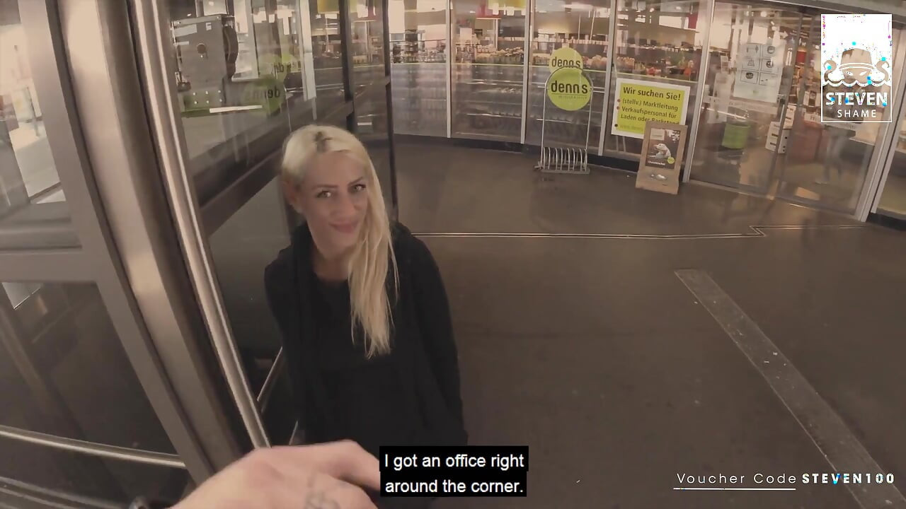 Harleen Van Hynten：與陰暗的模特偵察員一起口交和騎屌！