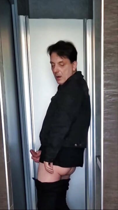 Black Tight Jeans, Handjob and Ass Show in a Corridor