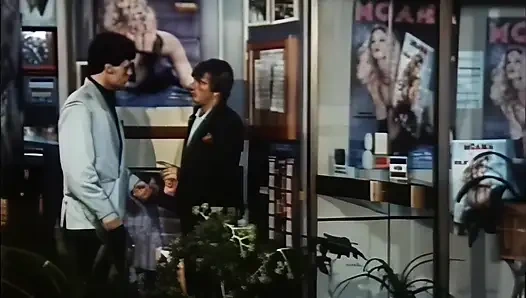 Moana Pozzi iki büyük penisi sever